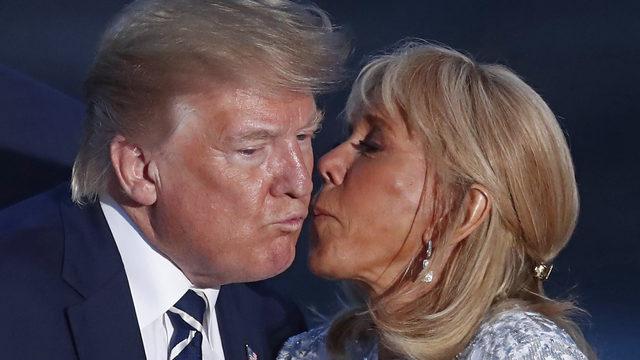 zirvesine damga vuran görüntü! Macron'un eşi Trump'ı böyle öptü!