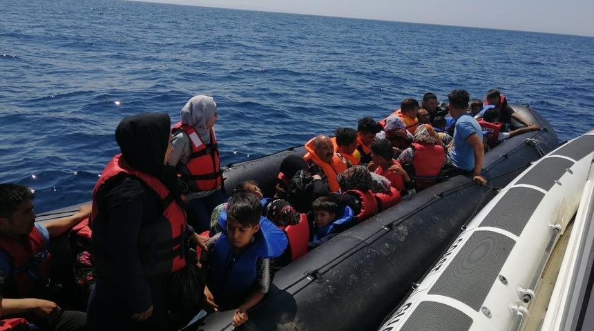 İzmir'de 69 düzensiz göçmen yakalandı