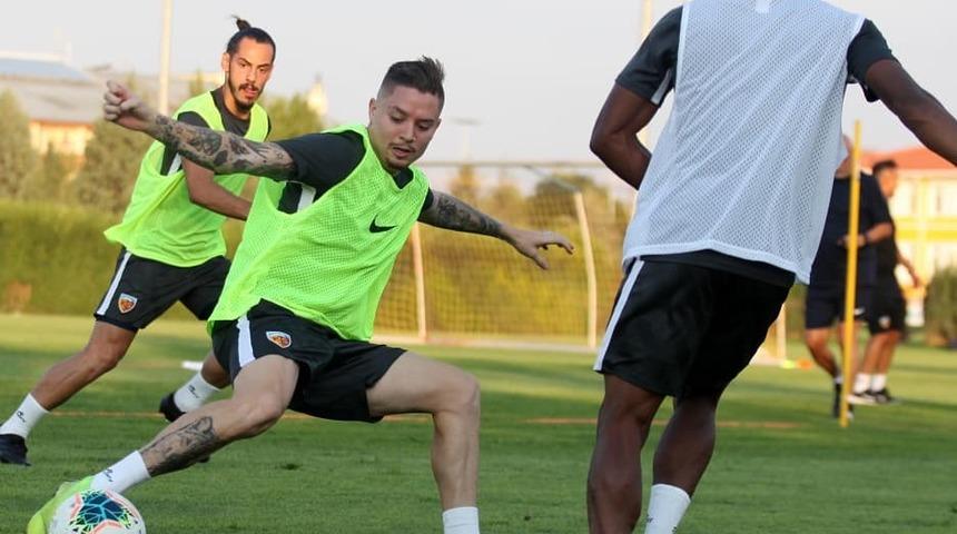 Adryan ve Ntep takıma katıldılar