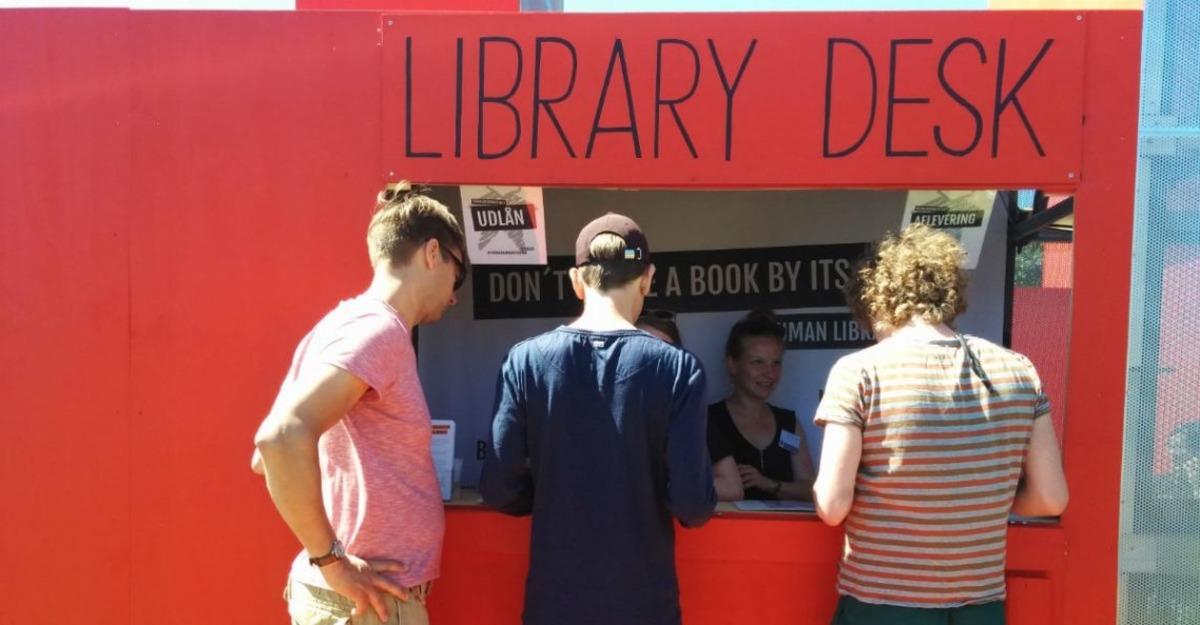 Bu k&uuml;t&uuml;phanede kitapları değil insanları &ouml;d&uuml;n&ccedil; alıyorsunuz!