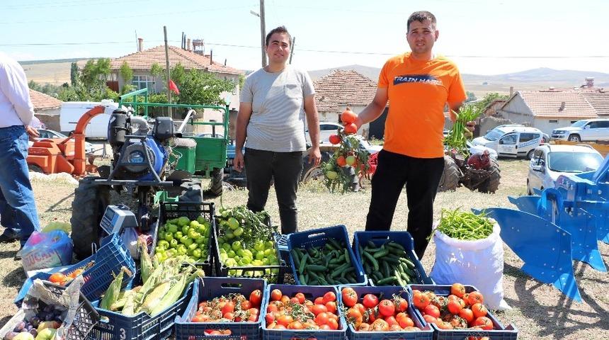 Kuş&ccedil;u k&ouml;y&uuml;nde ilk kez hasat şenliği d&uuml;zenlendi