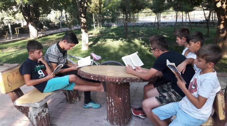 &Uuml;niversite &ouml;ğrencisinden &ouml;rnek davranış