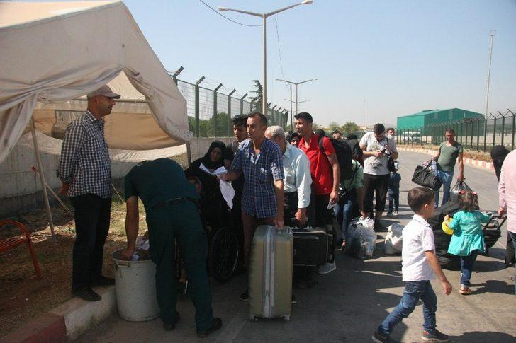 Kurban Bayramını ülkelerinde geçiren Suriyeliler geri dönüyor G4