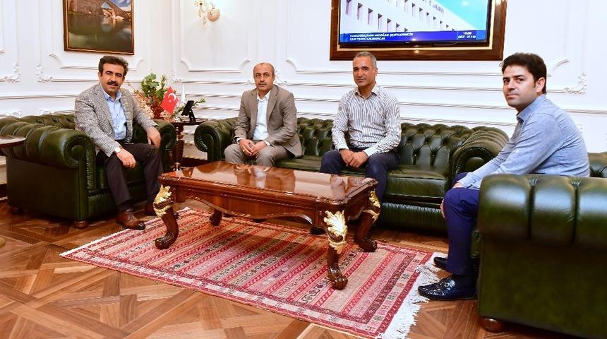 HAK-İŞ&rsquo;ten kayyum G&uuml;zeloğlu&rsquo;na destek