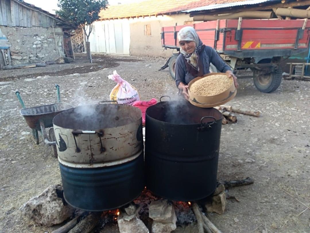 Y&ouml;resel lezzetler kış i&ccedil;in hazırlanıyor