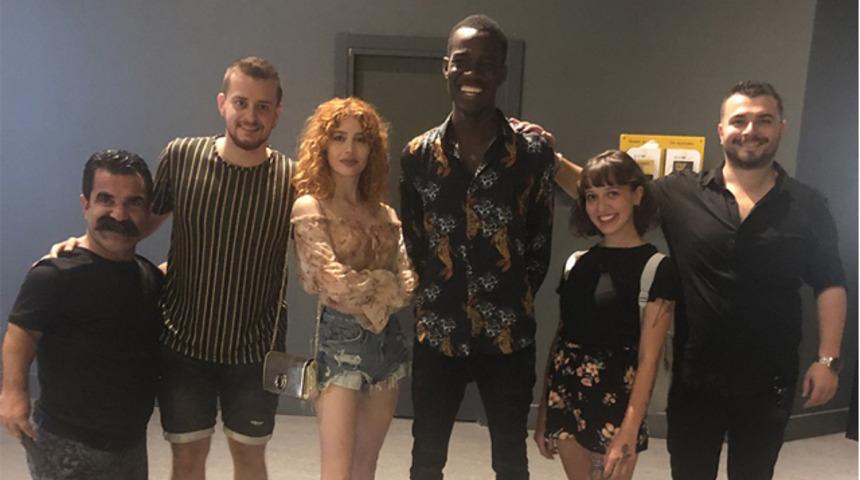 Sar Başa oyuncuları izleyicilerle buluştu