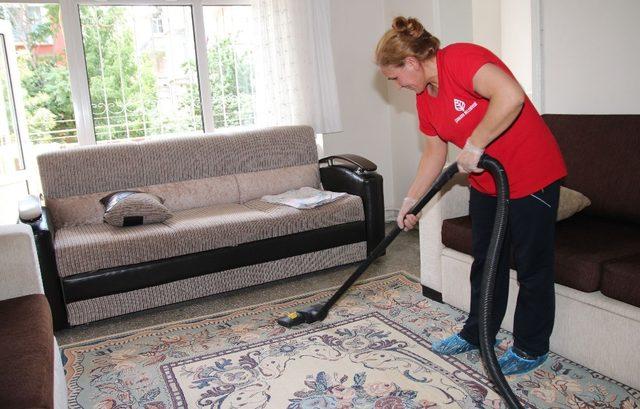 Vatandaşlara evde temizlik ve kişisel bakım hizmeti
