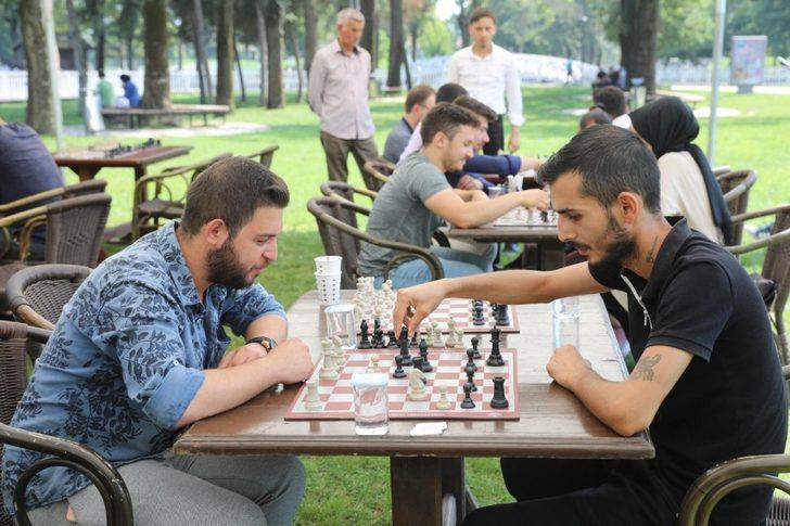 AK Gençliğin satranç etkinliğine yoğun ilgi G3