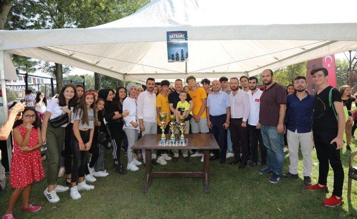 AK Gençliğin satranç etkinliğine yoğun ilgi G5