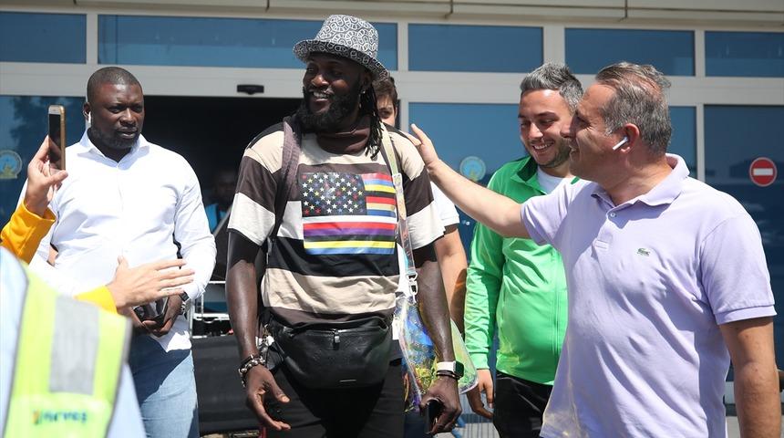 Adebayor'un yeni takımı belli oldu!