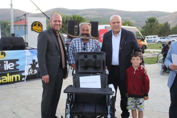 52 adet tekerlekli sandalye sahiplerine teslim edildi G4