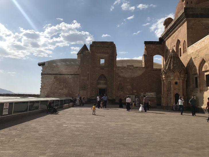 Tarihi günümüze taşıyan kentin incisi: İshak Paşa Sarayı G1