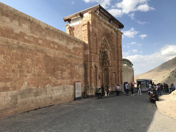 Tarihi günümüze taşıyan kentin incisi: İshak Paşa Sarayı G3