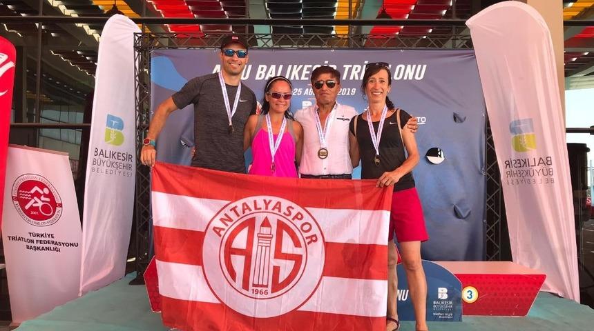 Antalyaspor madalyaları topladı