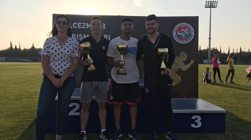 Kayserili atletler k&uuml;rs&uuml;ye ambargo koydu