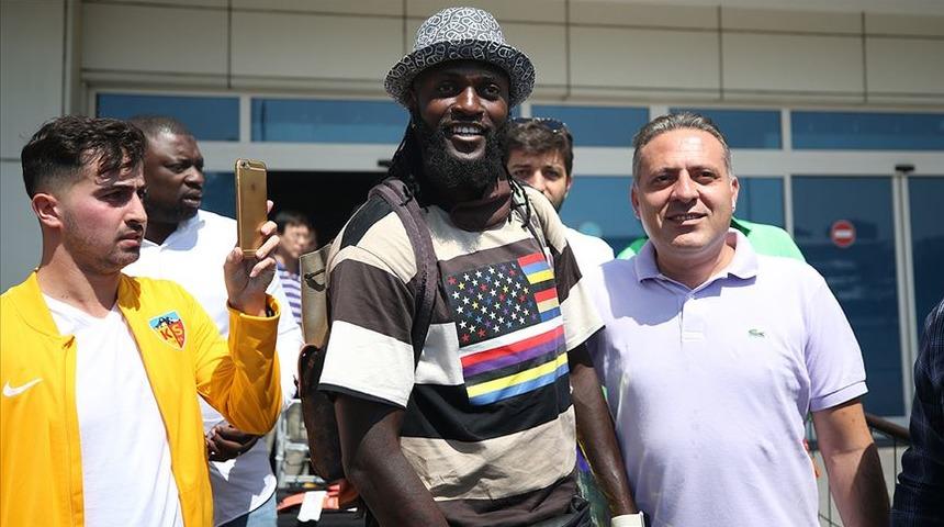 Emmanuel Adebayor Kayseri'ye geldi