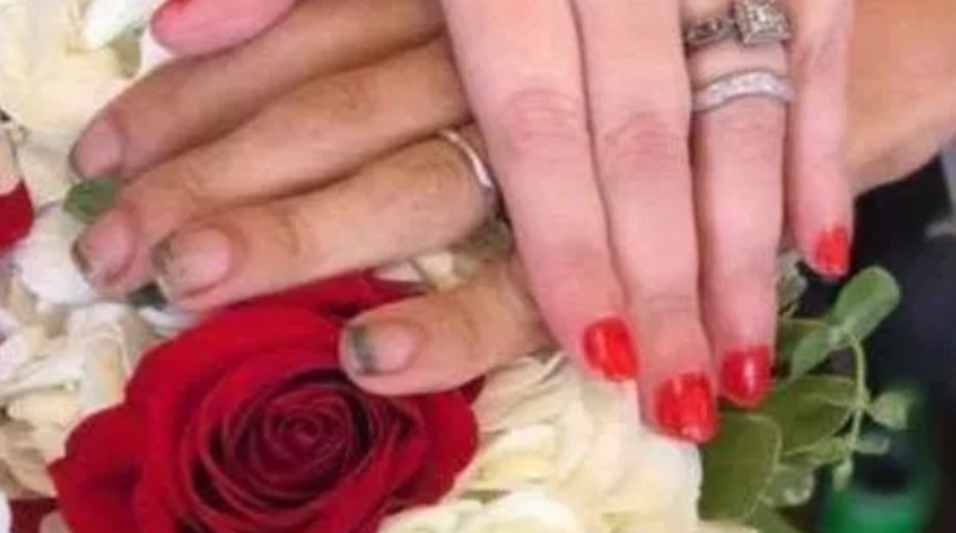 Düğün gününde tırnaklarını temizlemeyen damat şaşkına çevirdi! 'Düğünden önce duş almamış bile olabilir'