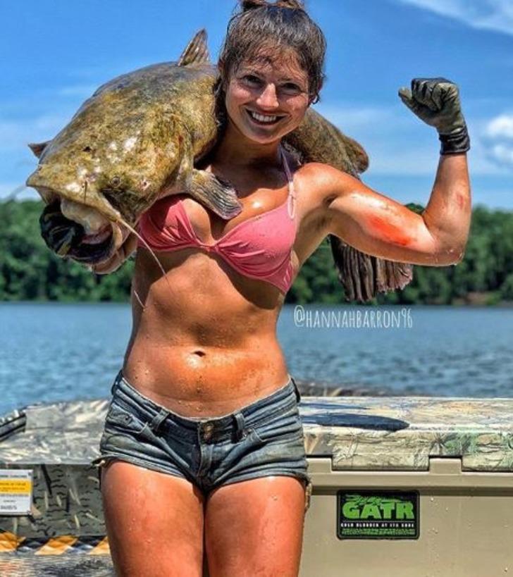 Gölün dibindeki dev balığı çıplak elleriyle yakaladı! G5