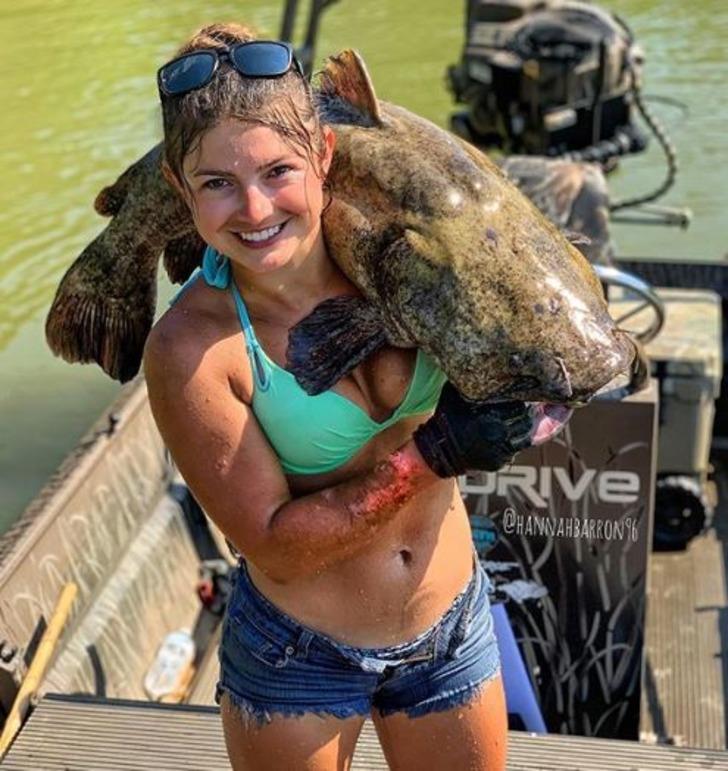 Gölün dibindeki dev balığı çıplak elleriyle yakaladı! G3