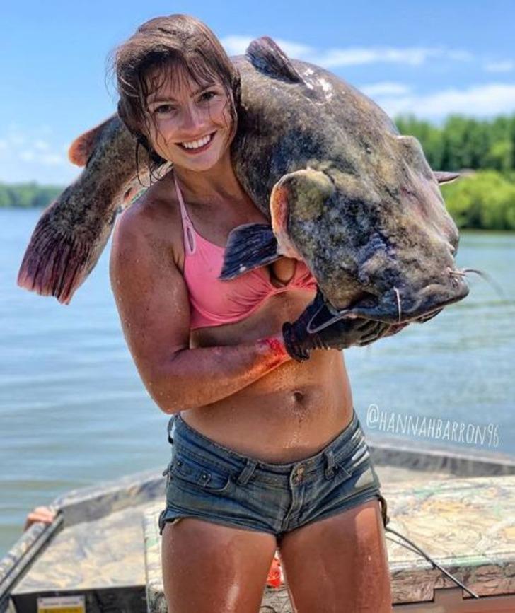 Gölün dibindeki dev balığı çıplak elleriyle yakaladı! G4