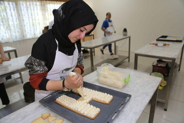 Pasta yapmayı öğrendiler, sertifika sahibi oldular