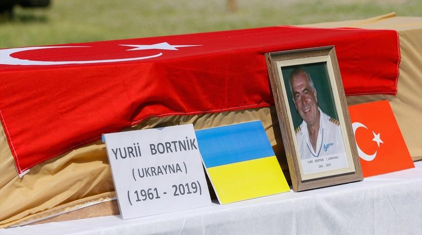 Otel odasında ölü bulunan Ukraynalı pilot Yurii Bortnik için tören düzenlendi