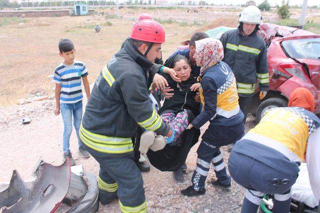 Hemşire, eşinin öldüğü kaza yerinde sinir krizi geçirdi