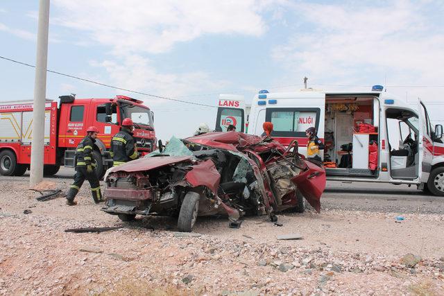 Hemşire, eşinin öldüğü kaza yerinde sinir krizi geçirdi