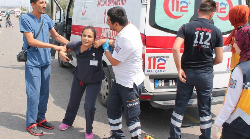 Hemşire, eşinin öldüğü kaza yerinde sinir krizi geçirdi