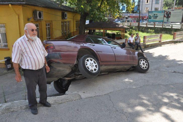 Karşı yönden gelen araca yol vermek isterken otomobili yan yattı G2