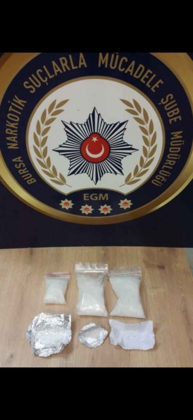 Narkotik polisinden baskın: 5 gözaltı