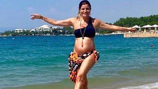 Ece Vahapoğlu plajda fenalaştı; yardımına Erdal Özyağcılar koştu