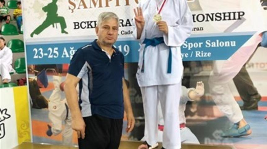 Uygur, Karadeniz ve Hazar &Uuml;lkeleri Uluslararası Karate Şampiyonasında birinci oldu