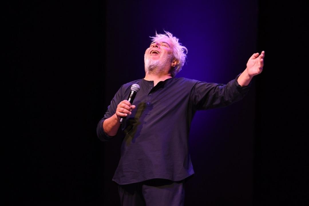 Uğur Y&uuml;cel seyircileri kahkahaya boğdu