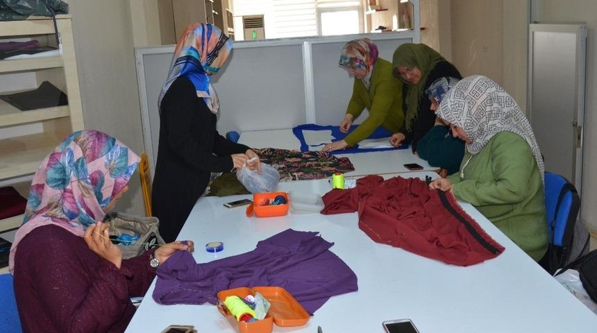 Yunusemreli kadınlar kurslara yoğun ilgi gösteriyor