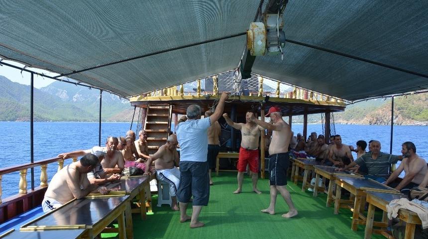 Korkuteli Esnaf Odasından esnaflara özel tekne turu