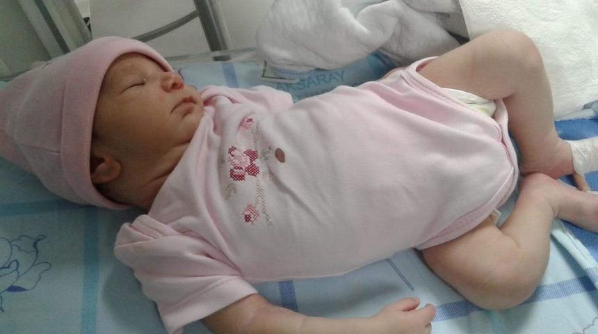 Asel bebek ve ailesi yardım bekliyor