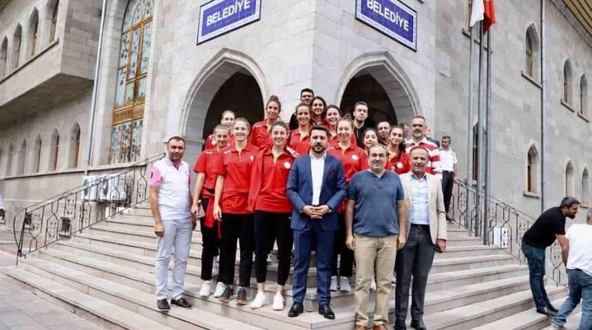 Nevşehir Belediyesi voleybol takımı, Başkan Arı’yı ziyaret etti
