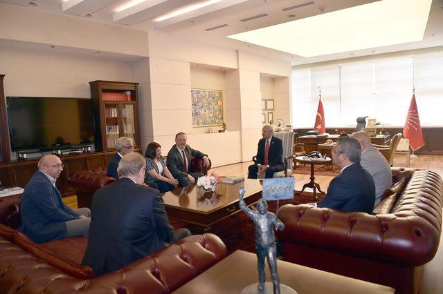 Kılıçdaroğlu, makamında HDP heyeti ile bir araya geldi