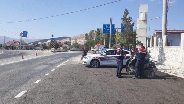 Jandarma’dan ‘Hayatıma Kastım Yok, Kaskım Var’ Uygulaması 1