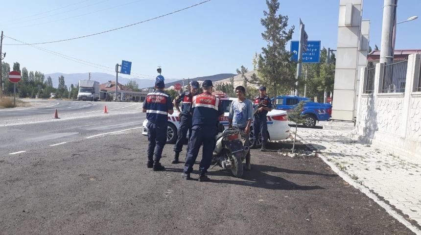 Jandarma’dan ‘Hayatıma Kastım Yok, Kaskım Var’ Uygulaması