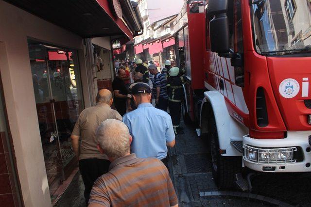 Kullanılmayan iş yerindeki yangın paniğe neden oldu