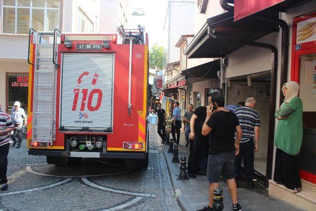 Kullanılmayan iş yerindeki yangın paniğe neden oldu