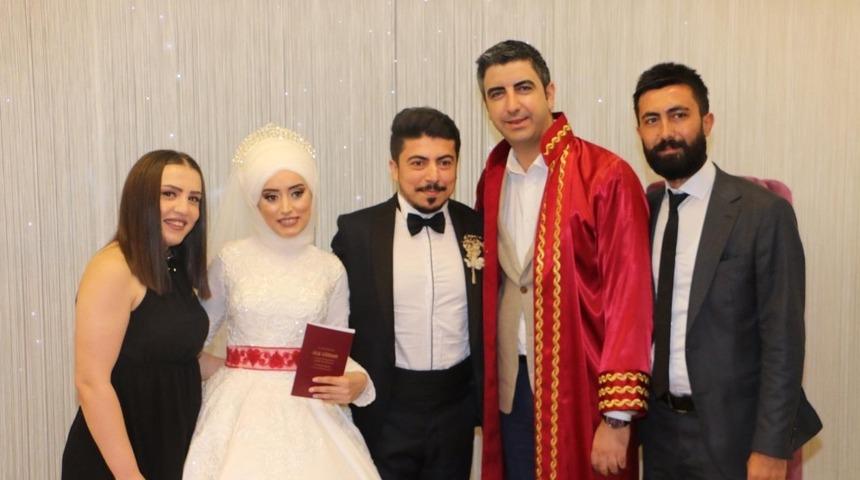 Başkan Y&uuml;ksel, ilkokuldaki sıra arkadaşının nikahını kıydı