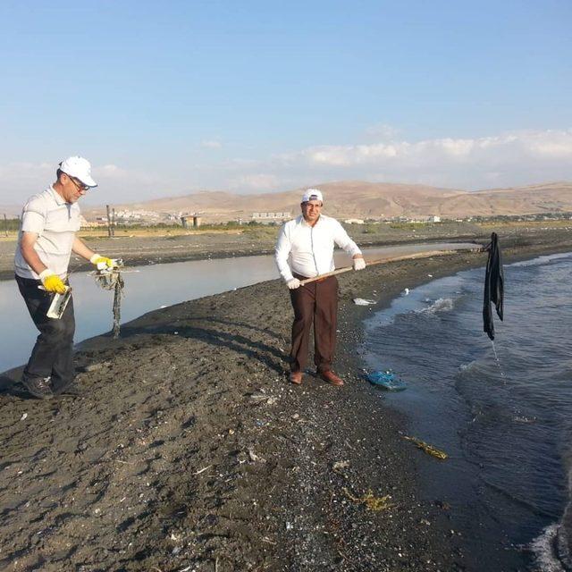 Mahalleliden fidanlık sahili temizliği