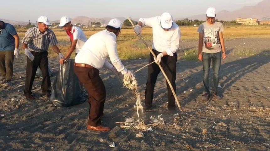 Mahalleliden fidanlık sahili temizliği