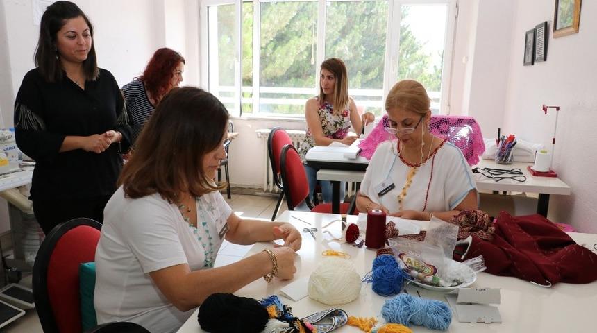 Bir asır &ouml;ncesinin modası defilede sergilenecek