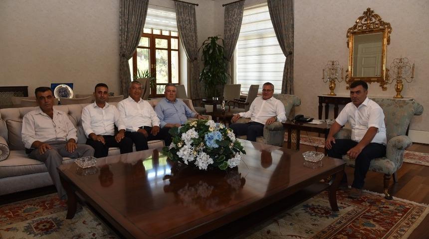 Salihlili muhtarlar taleplerini Vali Deniz&rsquo;e iletti