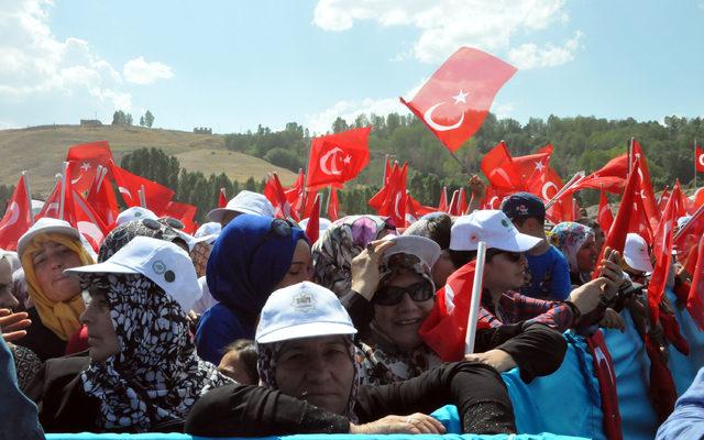Erdoğan: Suriye sınırını temizleme kararlılığımızı kimse test etmesin (2)