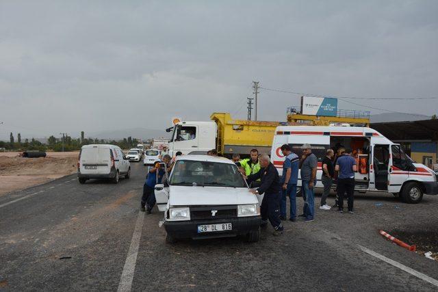 Suşehri’nde trafik kazası: 3 yaralı